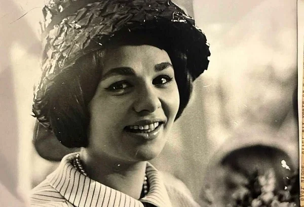 جوانی فرح پهلوی