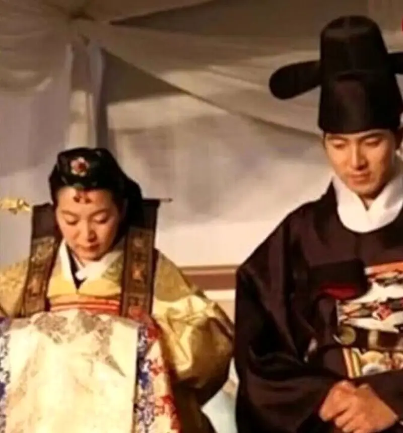 جومونگ و همسرش