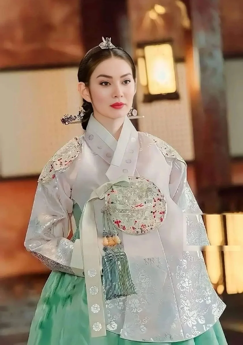 متین ستوده در لباس زنان چینی 1