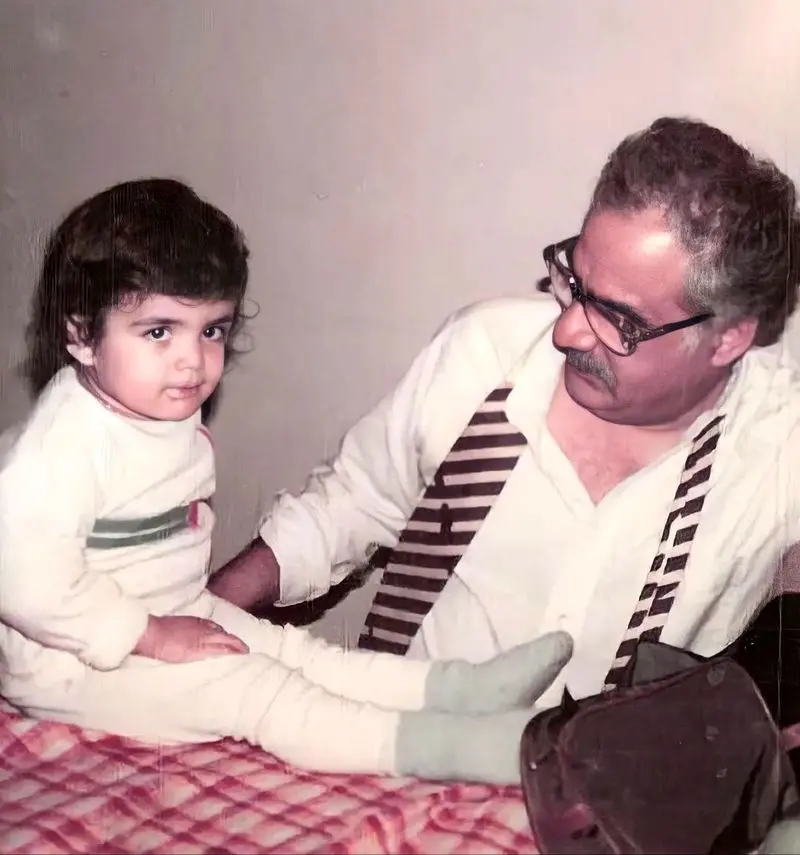 «ناصر ملک مطیعی» در 54 سالگی و در کنار پسرش «امیرعلی»؛ سال 63