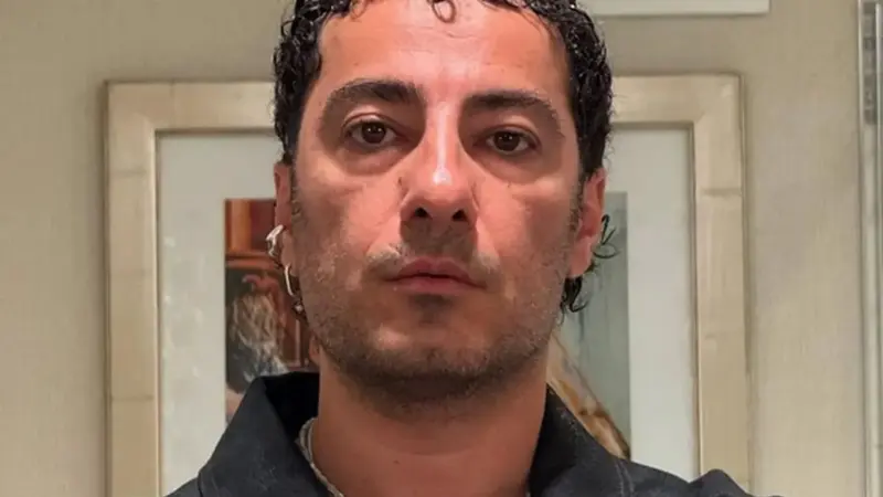 نوید محمدزاده با استایلی نو و متفاوت در خیابان‌های تهران دیده شد!