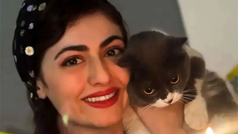 چهره متفاوت «انیس» در مسجد صورتی شیراز؛ آرامشی که پشت دوربین دیده نمی‌شود!