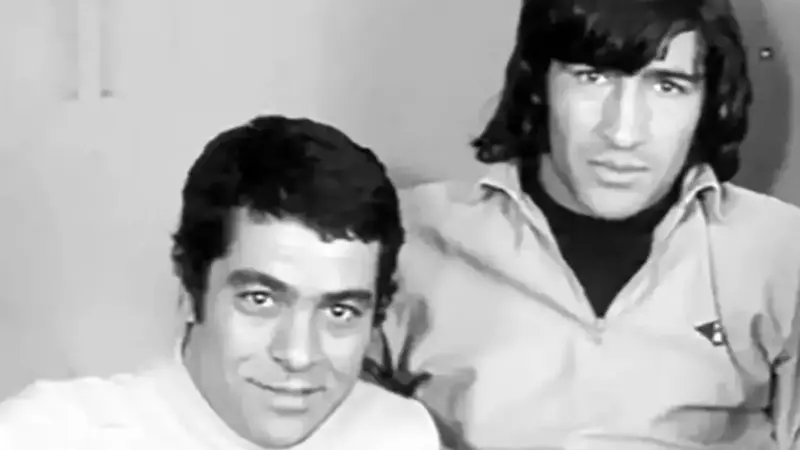 عکس| صمیمیت باورنکردنی بهروز وثوقی و ناصر حجازی در 50/ اقای بازیگر استقلالی است؟