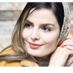 غزاله اکرمی در کافه لاکچری؛ دسته گل بزرگ از طرف کیه؟ - چهرهها