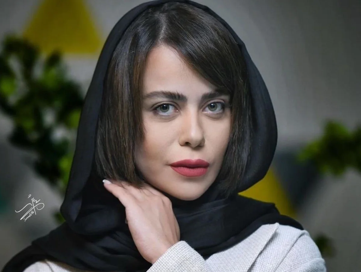 الهام اخوان مجری جدید تلویزیون با ظاهری متفاوت؛ استایل در ویژه‌برنامه رمضانی - چهره‌ها