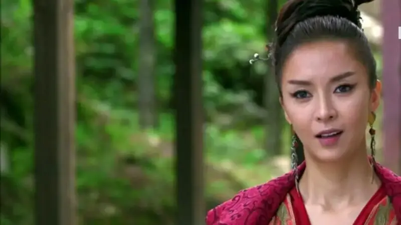 عکس| تصویری از شین اون جونگ با استایل جادوگر بدجنس سریال سرنوشت در کنفرانس سریال جدیدش