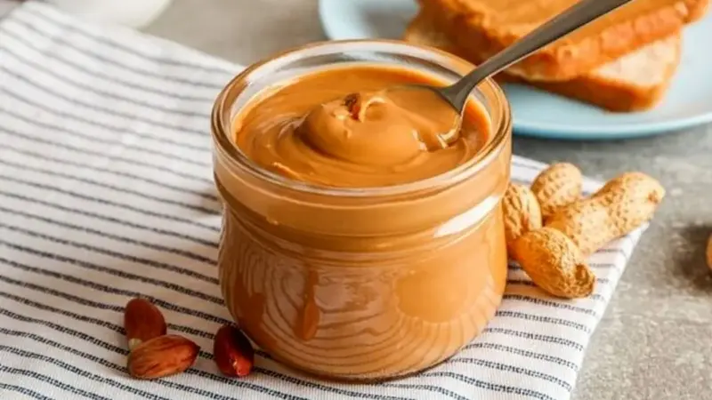 متخصصان تغذیه هشدار دادند: ۲ نکته کلیدی درباره مصرف کره بادام زمینی که باید بدانید!