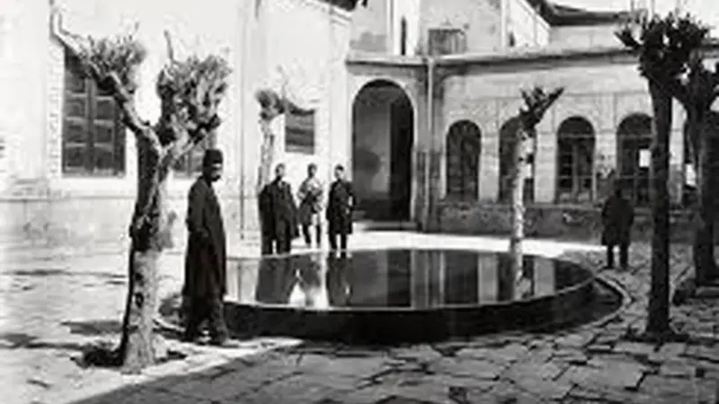 سفر به عصر قاجار| از «حرکات ورزشی در باران» تا «نمایش بندبازها»