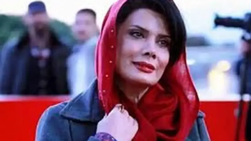 عکس| واکنش دردناک عاطفه رضوی در روز چهلم جان‌باختگان دی‌ماه دل‌ تان را به در می آورد