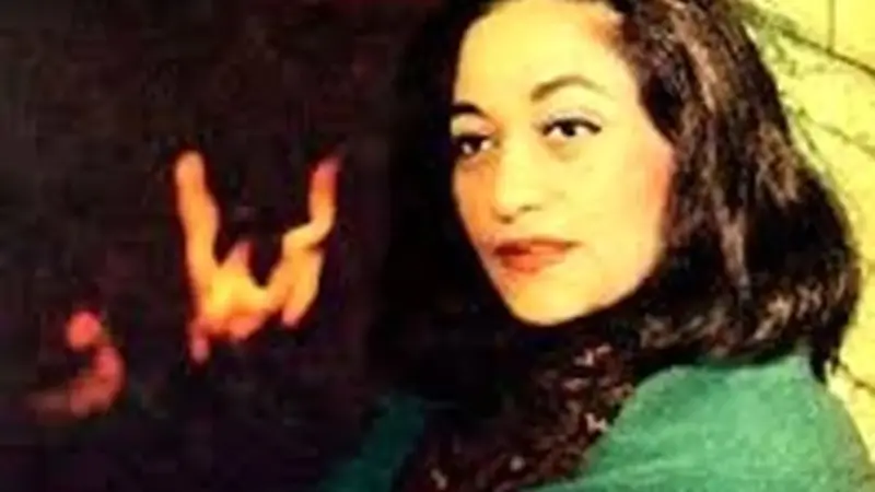 سفر در زمان| «مرضیه» خواننده دهه ۵۰ در کنار مادر زیبایش