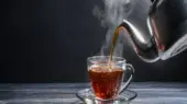 باور اشتباه درباره نوشیدن چای داغ که شاید هر روز انجام می‌دهید!