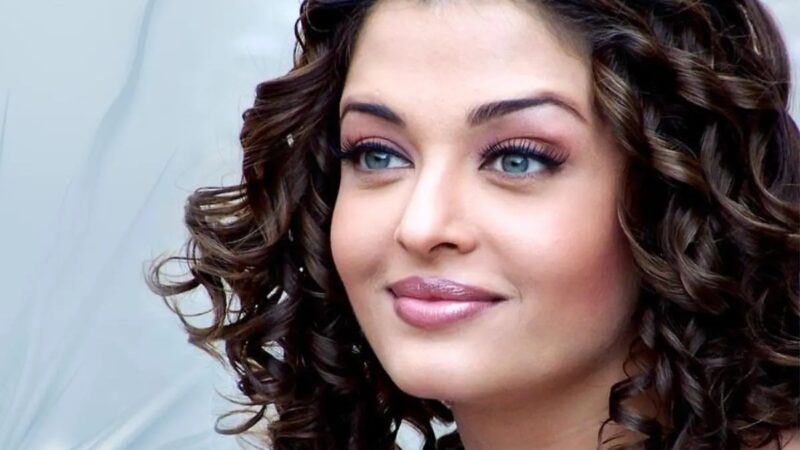 راز چشمان جادویی آیشواریا رای؛ لباس قرمز با تزئین طلا بازیگر بالیوودی خبرساز شد