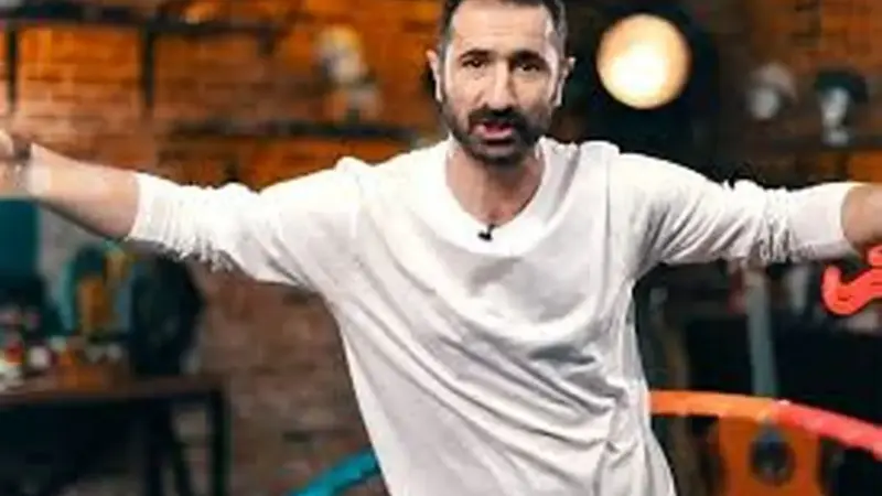 عکس| ایمان صفا چگونه به ناآرامی‌های دانشگاه شریف واکنش نشان داد؟