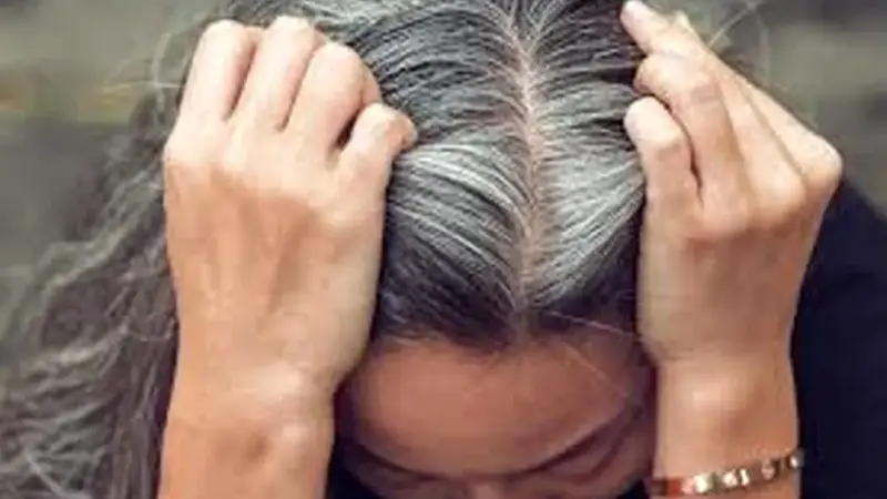 کدام خوراکی‌ها جلوی سفید شدن زودرس موها را می گیرد؟