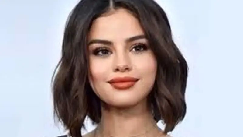 سلنا گومز در قلعه افسانه‌ای دیزنی‌لند؛ سفری جادویی به سال ۱۳۸۸!