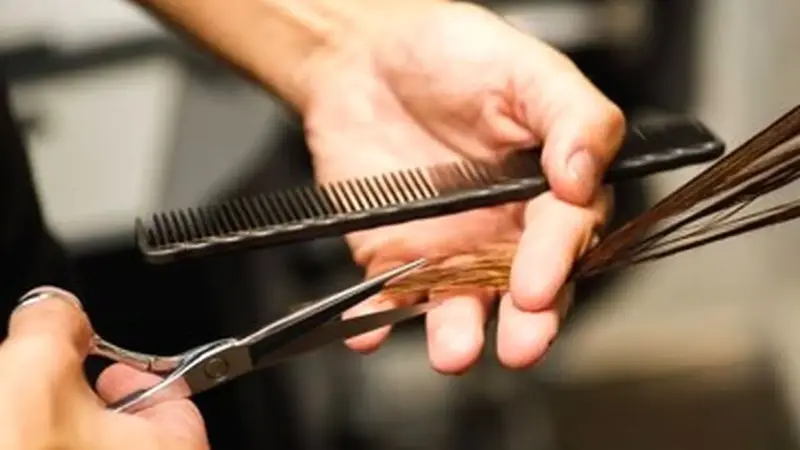 کوتاه‌کردن مو برای رشد سریع‌تر واقعیت دارد؟