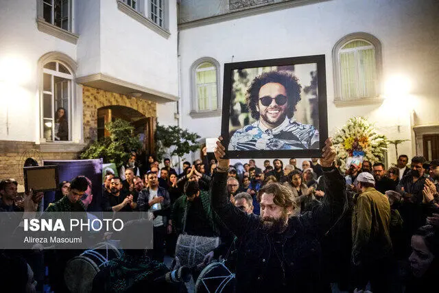 سخنان بهرام افشاری، شهاب حسینی و همایون اسعدیان در یادبود جواد گنجی، از جانباختگان اعتراضات دیماه