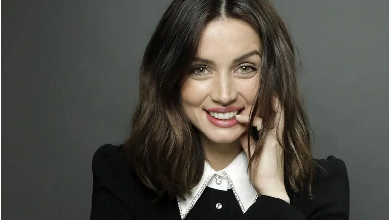 عکس| آنا د آرماس در کالیفرنیا؛ تصویری جنجالی از خانم بازیگر در دوران کرونا ؛ سال ۱۳۹۹!