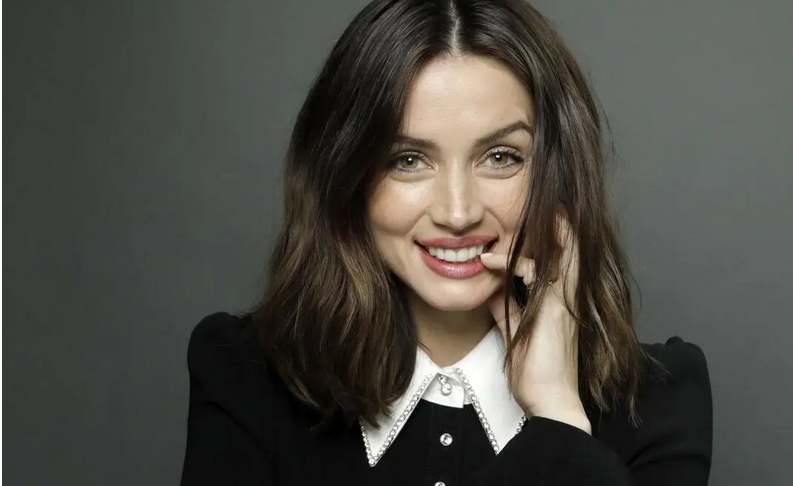 عکس| آنا د آرماس در کالیفرنیا؛ تصویری جنجالی از خانم بازیگر در دوران کرونا ؛ سال ۱۳۹۹! - تصویر شاخص