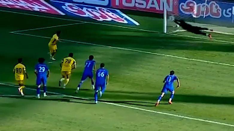 مهار پنالتی فرشید اسماعیلی توسط محمدجواد کیا