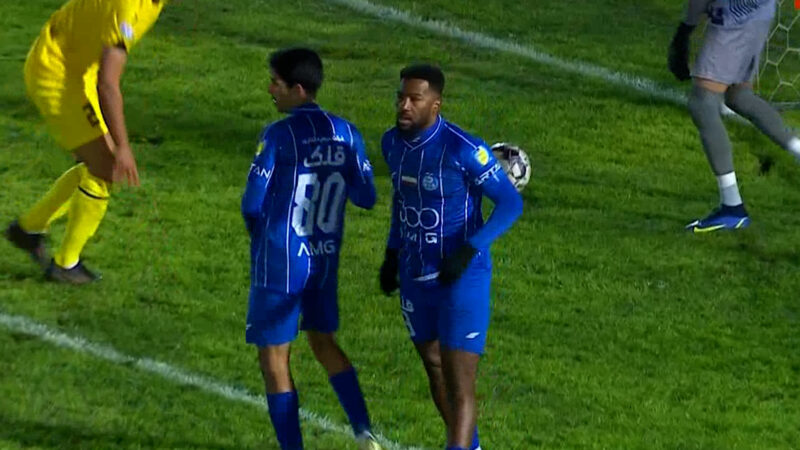 گل سوم استقلال به شمس آذر توسط نازون