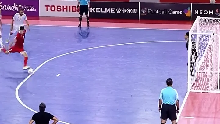 گل اول فوتسال افغانستان به ایران (پنالتی)