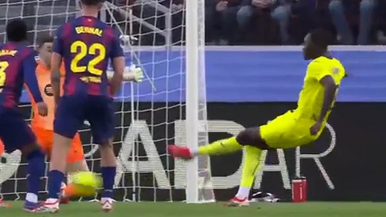 گل اول ویارئال به بارسلونا (پاپه گوئیه) - تصویر شاخص