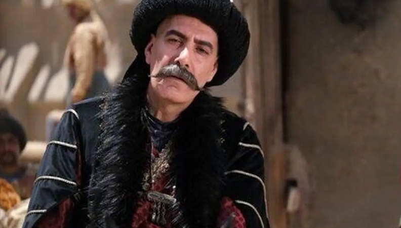 عکس| چهره عجیب بهنام تشکر ؛ لحظه‌ای نادر در اتاق گریم سریال «مهیار عیار» با حضور مقصود بیگ!