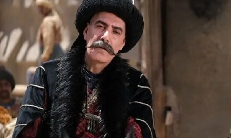 چهره عجیب بهنام تشکر ؛ لحظه‌ای نادر در اتاق گریم سریال «مهیار عیار» با حضور مقصود بیگ - اخبار