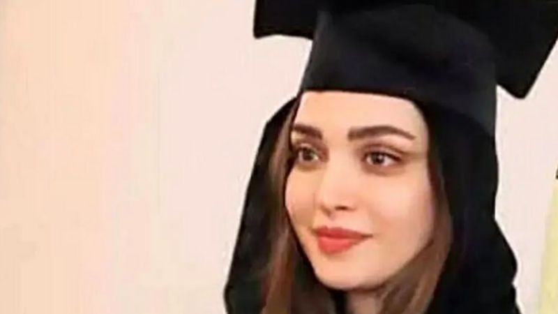 بهنوش طباطبایی در قاب خاطره؛ لحظه‌ای ناب از کشیدن قیمه نذری در محرم ۹۸