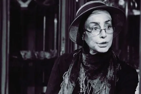 سفر در زمان با جمیله خواهر محمدعلی فردین در سال 94؛ لحظه‌ای کمتر دیده شده در پشت صحنه تئاتر