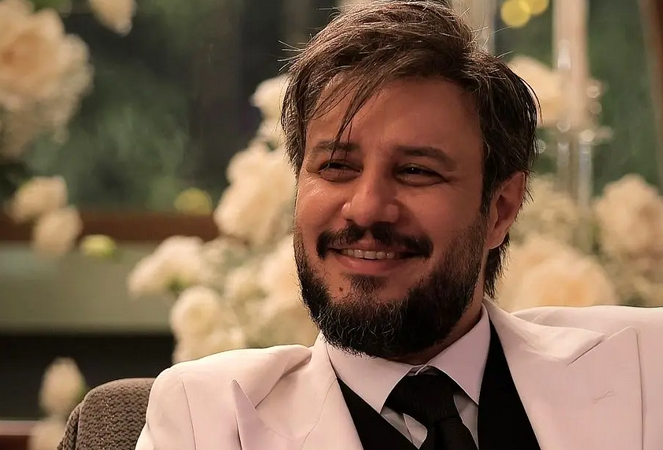 عکس| چهره متفاوت جواد عزتی در پشت صحنه فصل دوم سریال وحشی