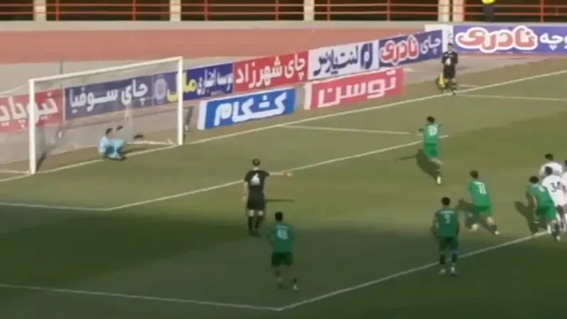 گل اول شمس آذر به مس رفسنجان با ضربه پنالتی هومن ربیع‌زاده