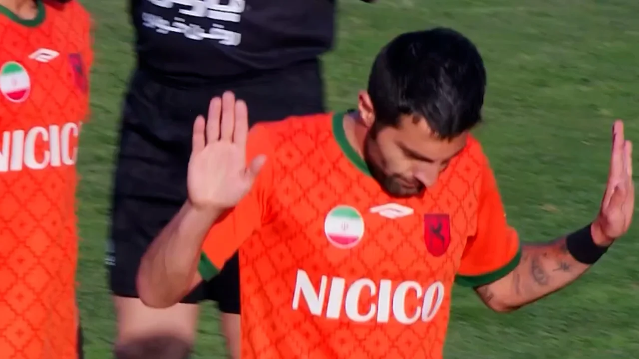 گل دوم مس رفسنجان به پیکان روی حرکت انفرادی نریمان جهان - تصویر شاخص