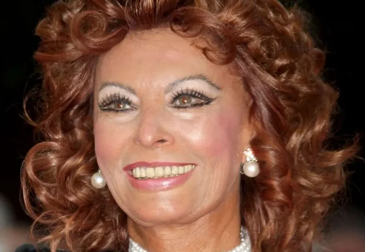 نگاهی ناب و دیده‌نشده به پشت صحنه «کلید» با حضور افسانه‌های سینما؛ سوفیا لورن و ویلیام هولدن در سال ۱۳۳۶ - اخبار