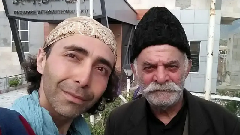 عکس| چهره کمتر دیده شده سیروس گرجستانی در دهه 40 که شما را حیرت‌زده می‌کند!