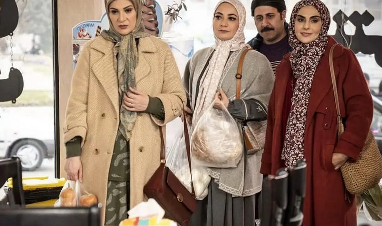 عکس| تیپ خاص «شری» پایتخت کنار مزار صادق هدایت در سال 96