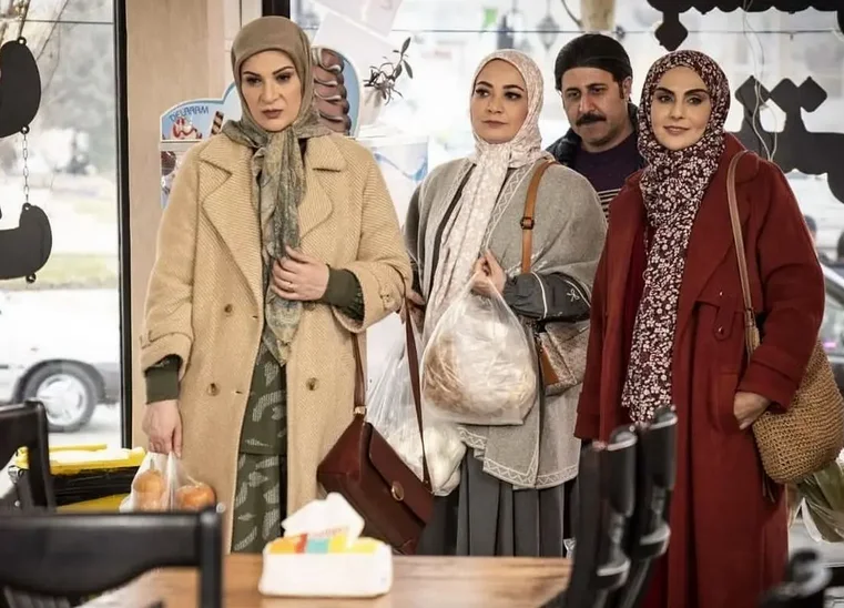 تیپ خاص «شری» پایتخت کنار مزار صادق هدایت در سال 96 - اخبار