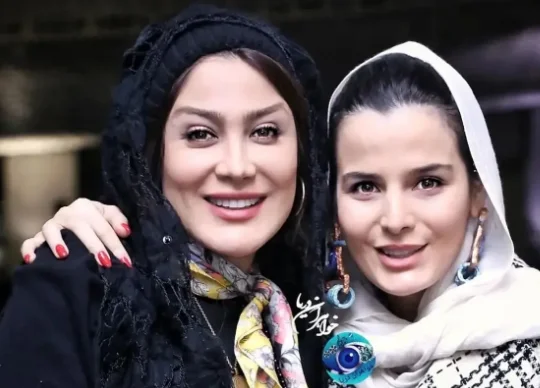 سفر در زمان| تیپ و چهرۀ زهرا جهرمی بازیگر نقش طلا در سریال سوجان در یک مراسم