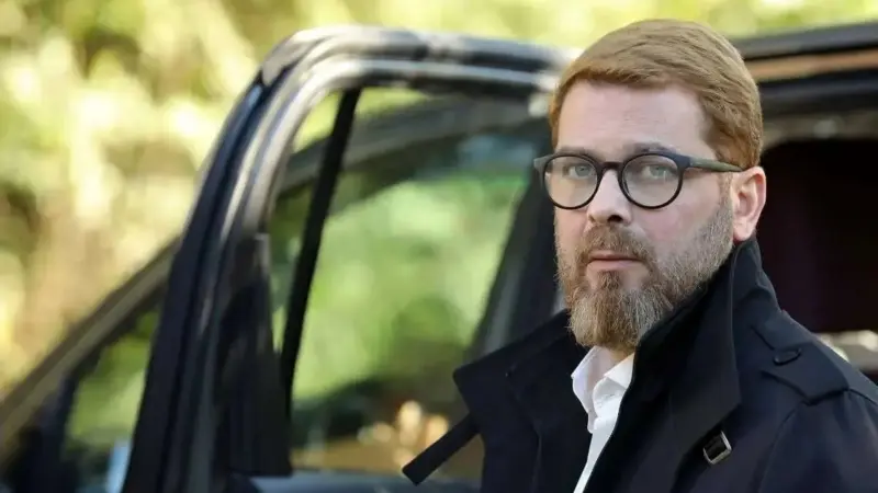 فیلم سینمایی غبار میمون؛ روایتی از اختلاف تمدنی ایران با جهان غرب