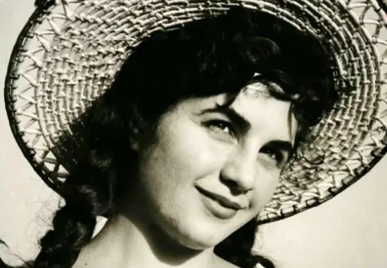 عکس| چهره متفاوت فرانک میرقهاری بازیگر قبل انقلاب در ۷۷ سالگی؛ عکس‌های دیده نشده از زندگی خانم بازیگر در کالیفرنیا