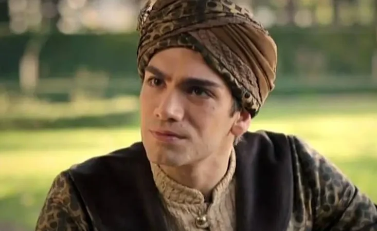 عکس| چهره متفاوت شاهزاده محمد پس از 15 سال؛ رازهای تغییرات بازیگر حریم سلطان در 38 سالگی