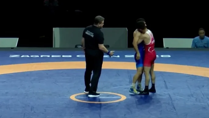 حسینوند، دادمرز را در نیمه‌نهایی شکست داد