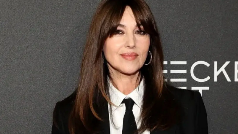 عکس| سفری جادویی به گذشته؛ مونیکا بلوچی در قلب رم با تصویری نادر از سال 1384!