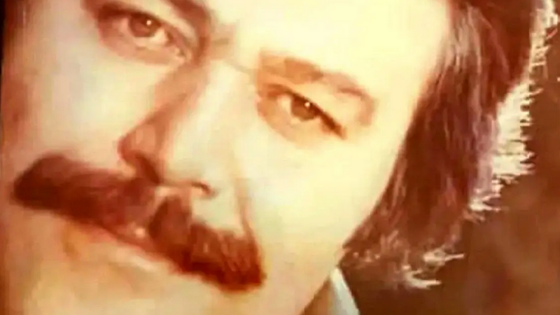 عکس| تصویری نادر از همایون بازیگر پیشکسوت قبل انقلاب در ۸۰ سالگی کنار رستورانش!