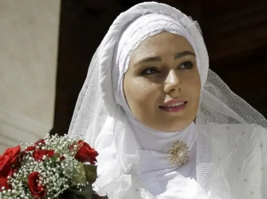 سفر در زمان؛ تیپ و چهرۀ «ونوس کانلی» 4 سال بعد از «بیگانه‌ای با من است» در جشنواره فجر - اخبار