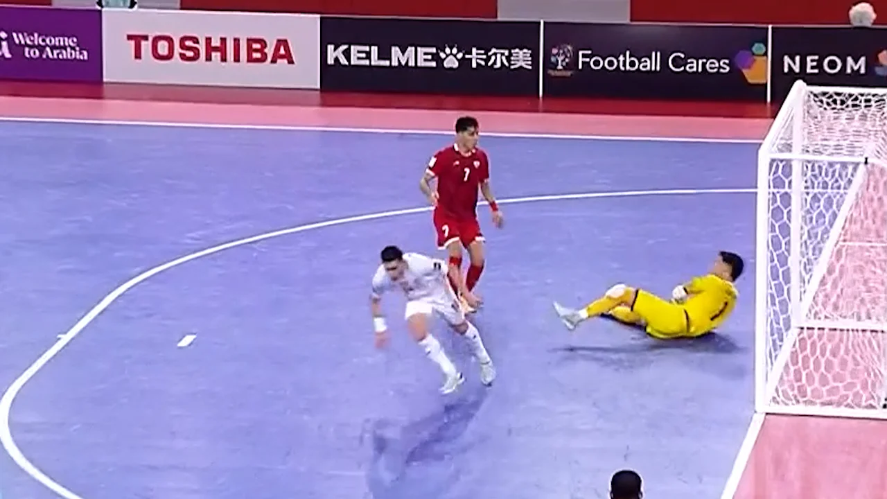 گل اول تیم ملی فوتسال ایران به افغانستان بهروز عظیمی - تصویر شاخص