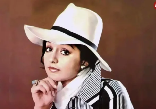 عکس| نگاهی بی‌سابقه به چهره متفاوت گوگوش در تهران دهه ۷۰ قبل از مهاجرت!