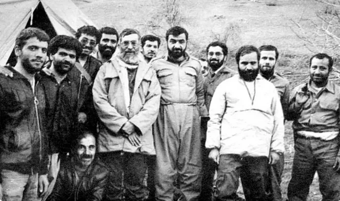 عکس سفر در زمان؛ تصویری قدیمی و خاص از «رهبر انقلاب» در جبهه؛ دهه 60 - تصویر شاخص