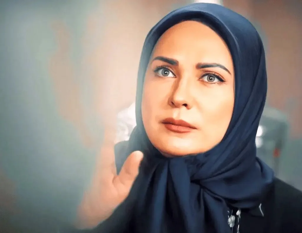 لعیا زنگنه و مسعود کیمیایی در پشت‌صحنۀ «رئیس»؛ سال 85 - تصویر شاخص